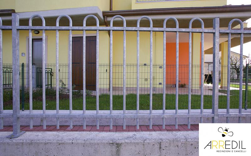 ARREDIL Piantoni di sostegno per recinzioni industriali R700